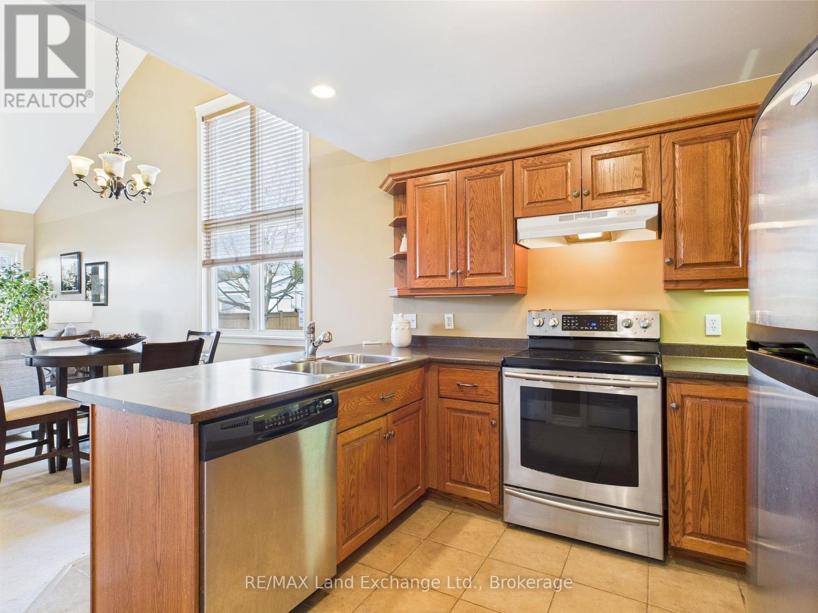 4 - 433 Queen Street, Kincardine, Ontario  N2Z 0A2 - Photo 7 - X12124088