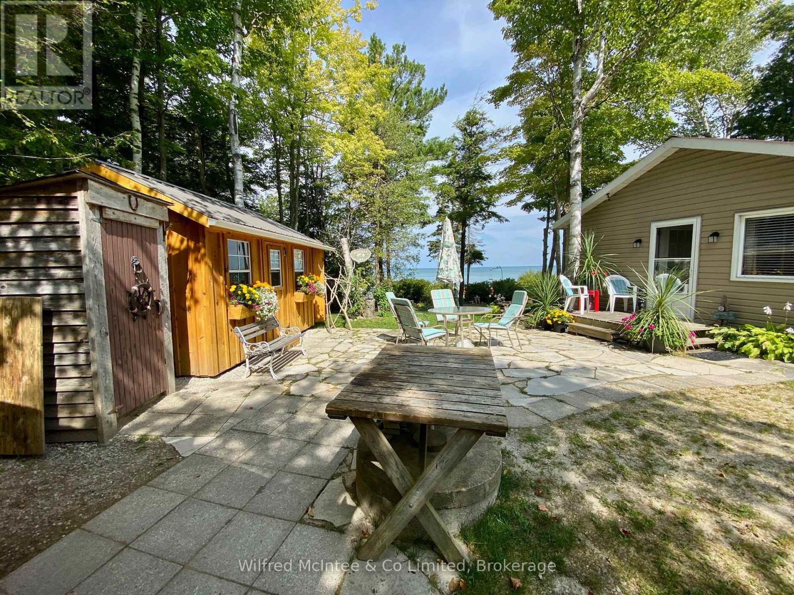 61 Wahbezee Drive, Native Leased Lands, Ontario  N0H 2G0 - Photo 11 - X12124164