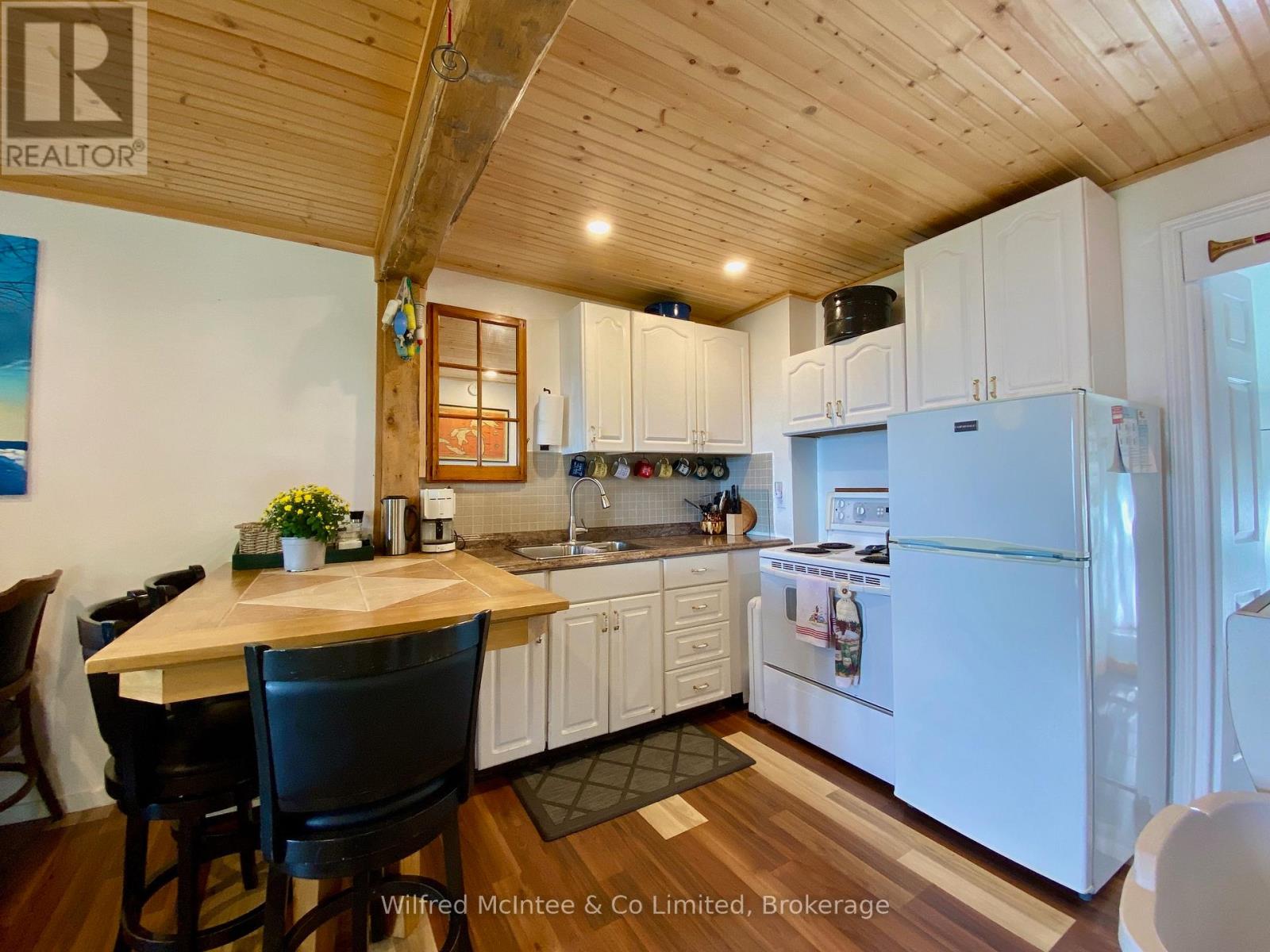 61 Wahbezee Drive, Native Leased Lands, Ontario  N0H 2G0 - Photo 31 - X12124164