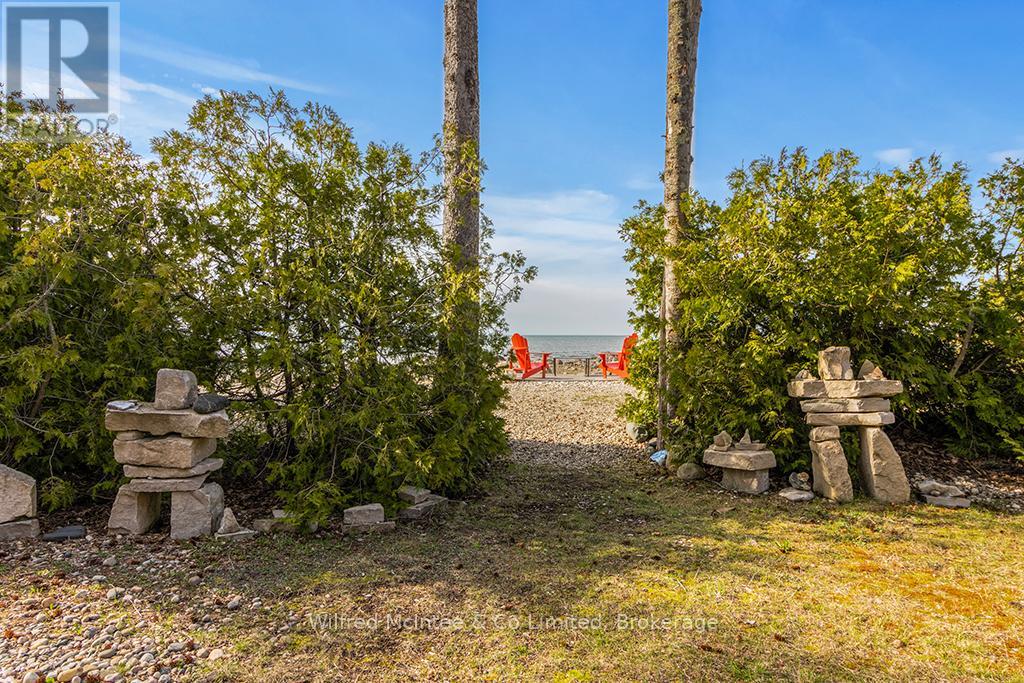 61 Wahbezee Drive, Native Leased Lands, Ontario  N0H 2G0 - Photo 44 - X12124164