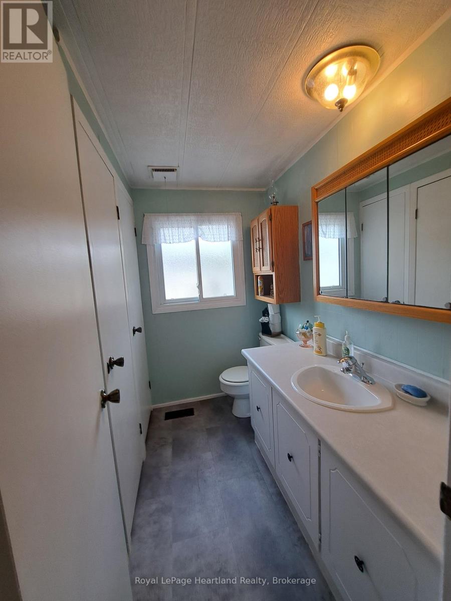 34 Miller Street, Strathroy-Caradoc, Ontario  N7G 1A6 - Photo 11 - X12124404