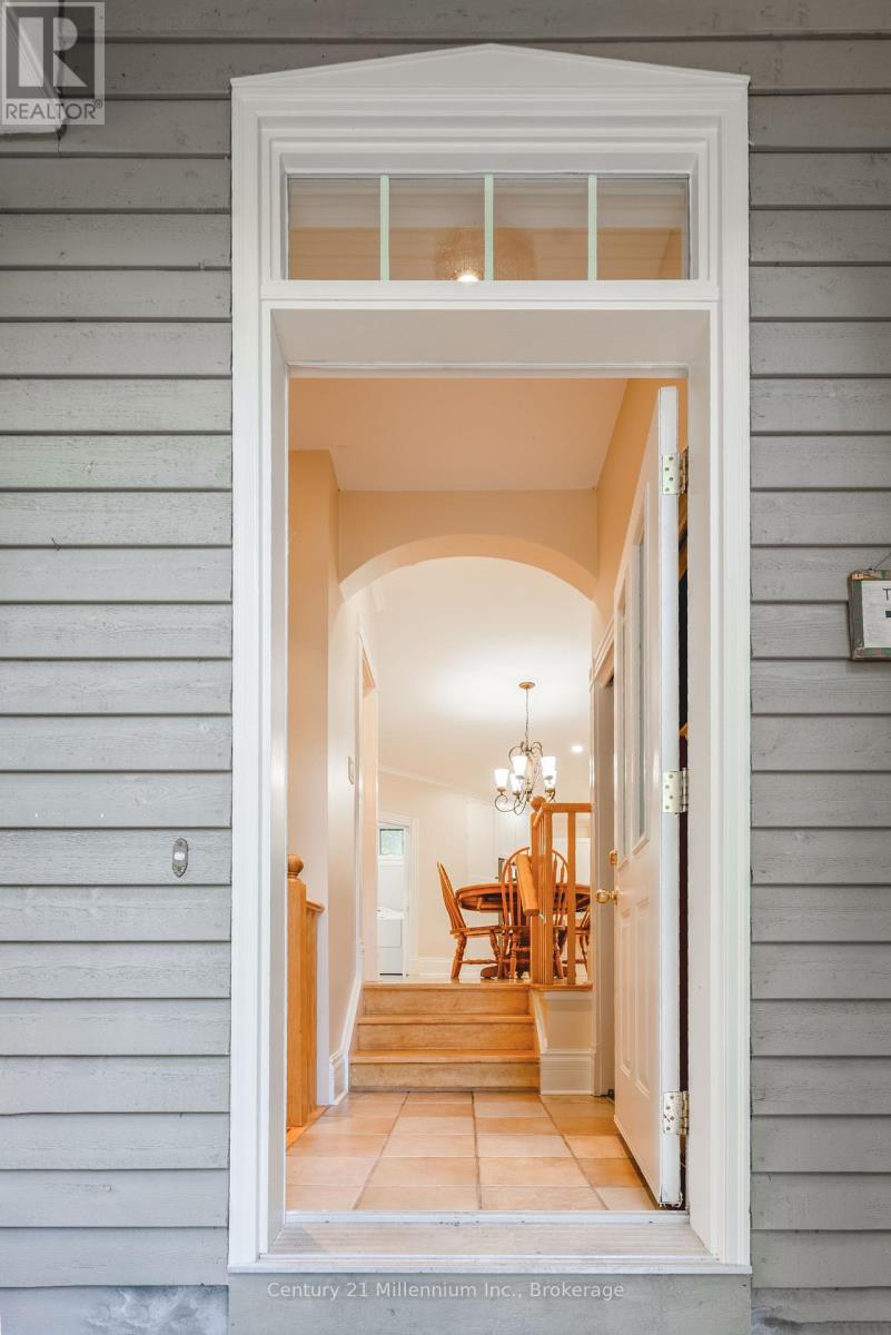 774 Hurontario Street, Collingwood, Ontario  L9Y 0G9 - Photo 4 - S12124617