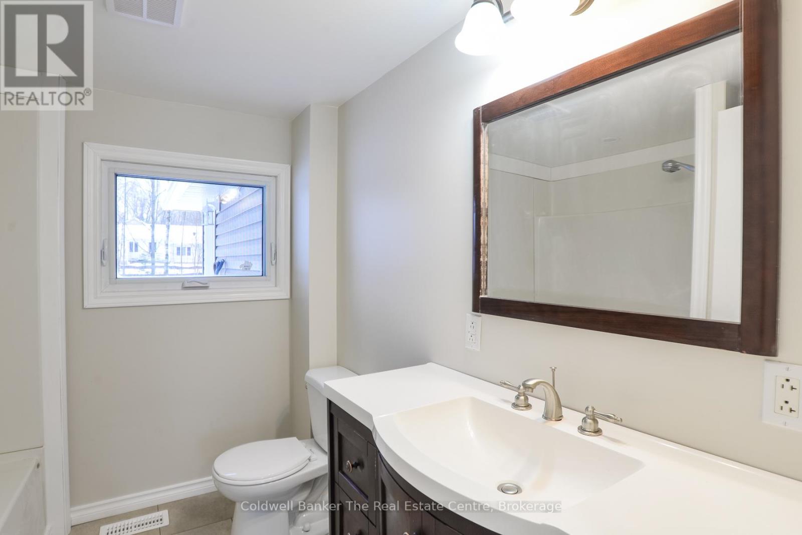 460 Wellington Street, Gravenhurst, Ontario  P1P 1A5 - Photo 18 - X12124637