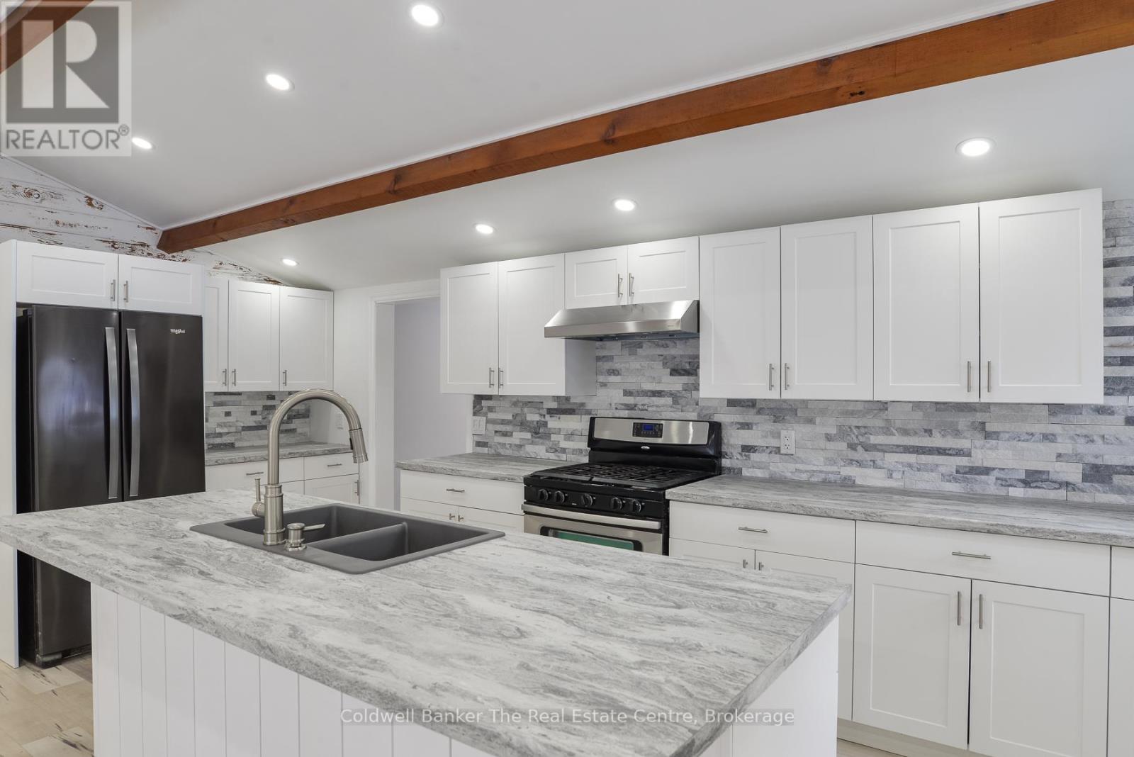 460 Wellington Street, Gravenhurst, Ontario  P1P 1A5 - Photo 7 - X12124637