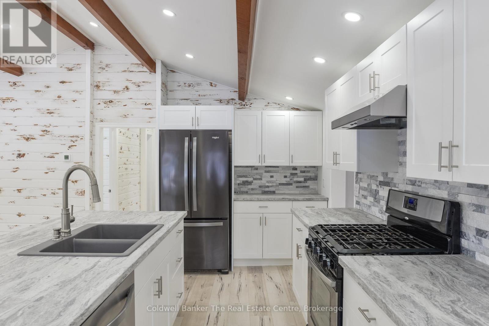 460 Wellington Street, Gravenhurst, Ontario  P1P 1A5 - Photo 8 - X12124637