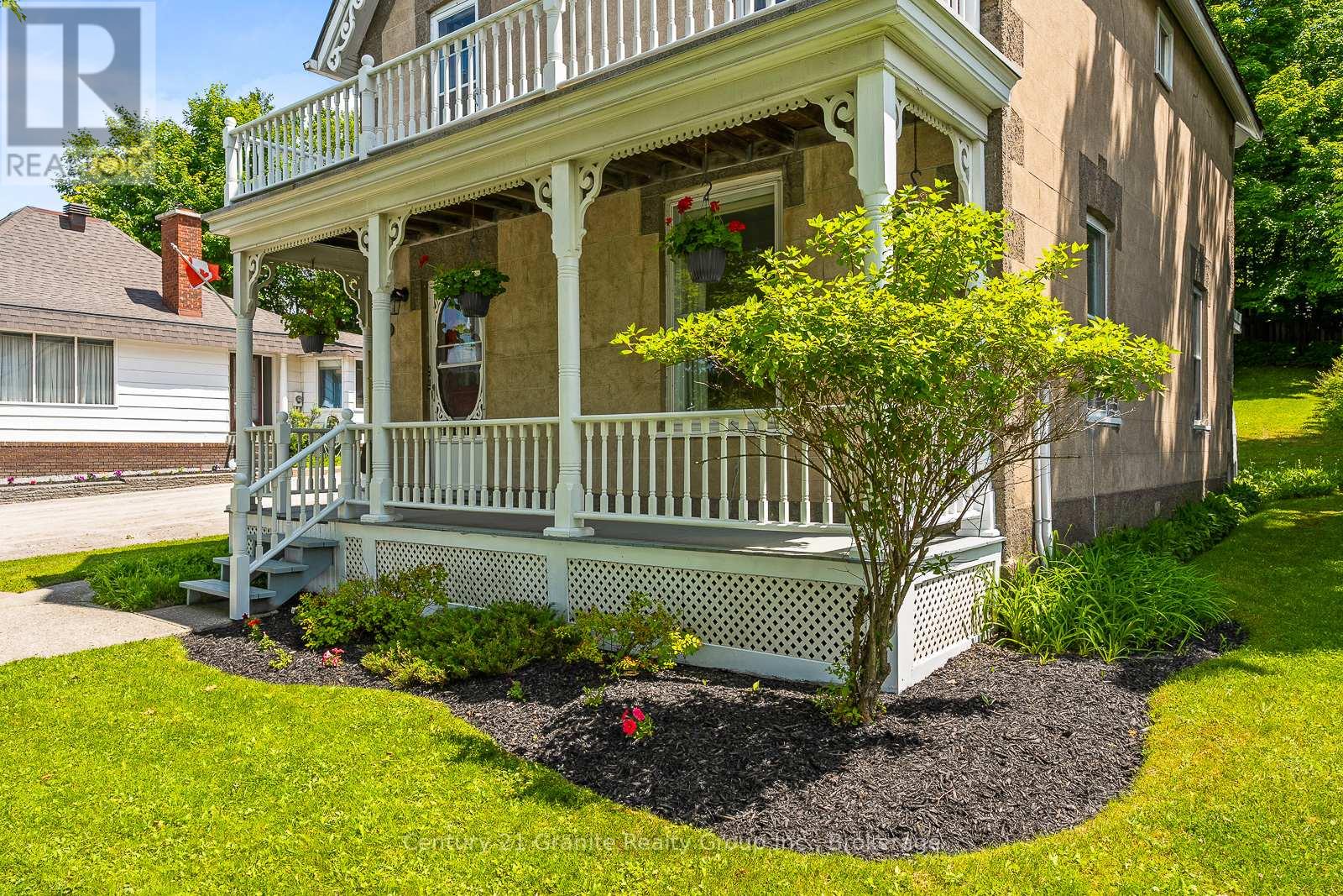 134 Highland Street, Dysart Et Al, Ontario  K0M 1S0 - Photo 4 - X12124647