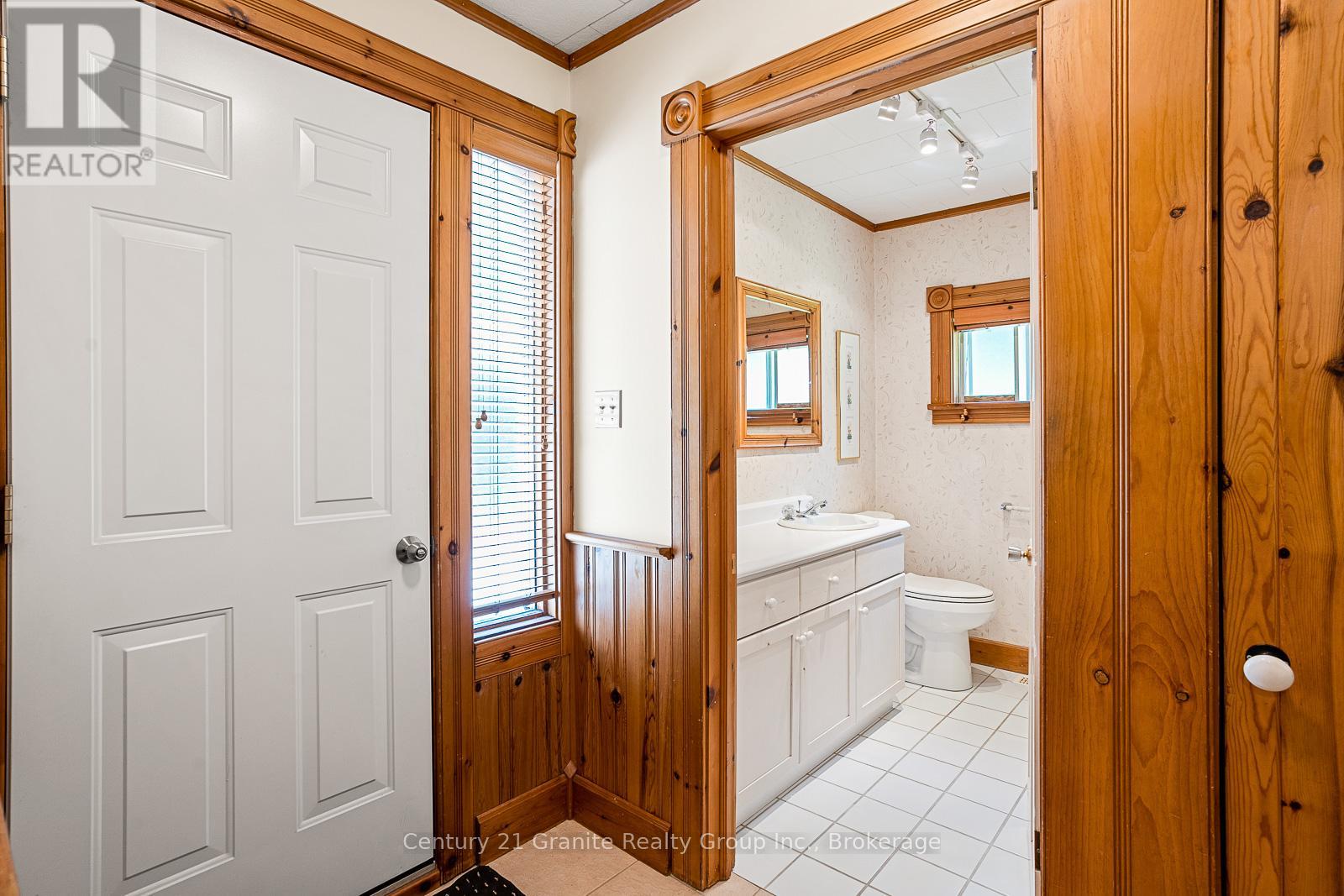 134 Highland Street, Dysart Et Al, Ontario  K0M 1S0 - Photo 6 - X12124647