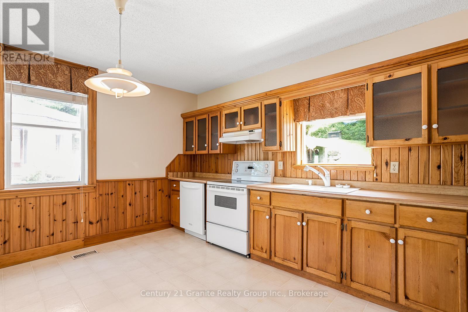 134 Highland Street, Dysart Et Al, Ontario  K0M 1S0 - Photo 16 - X12124649
