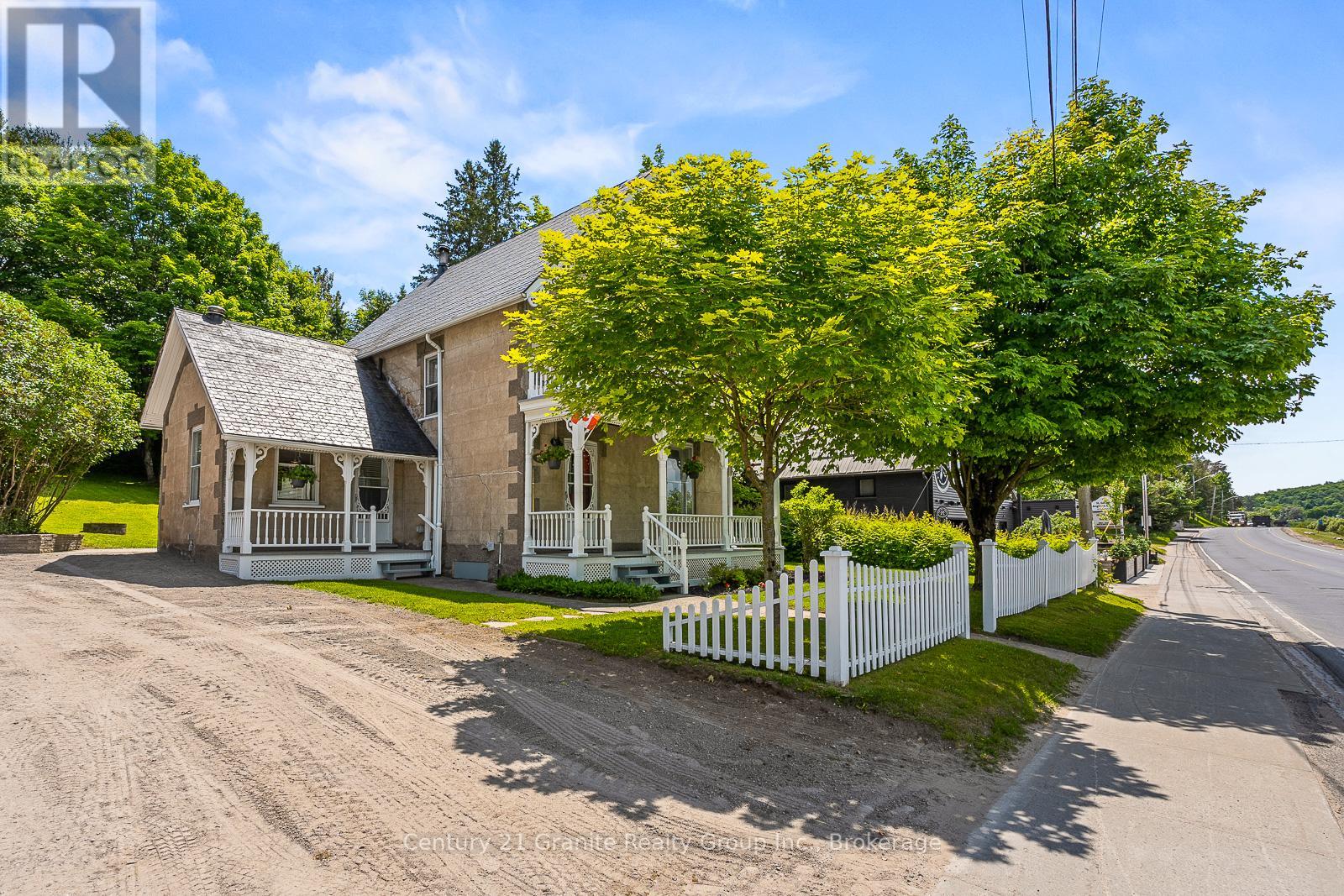 134 Highland Street, Dysart Et Al, Ontario  K0M 1S0 - Photo 3 - X12124649