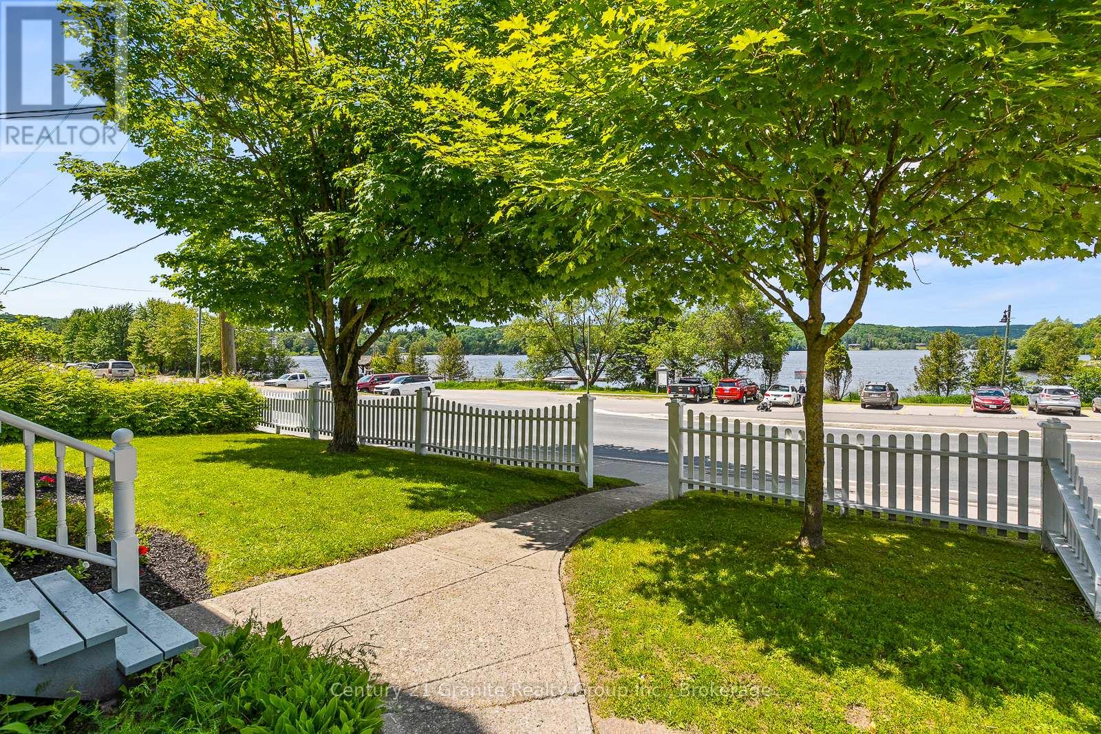 134 Highland Street, Dysart Et Al, Ontario  K0M 1S0 - Photo 4 - X12124649