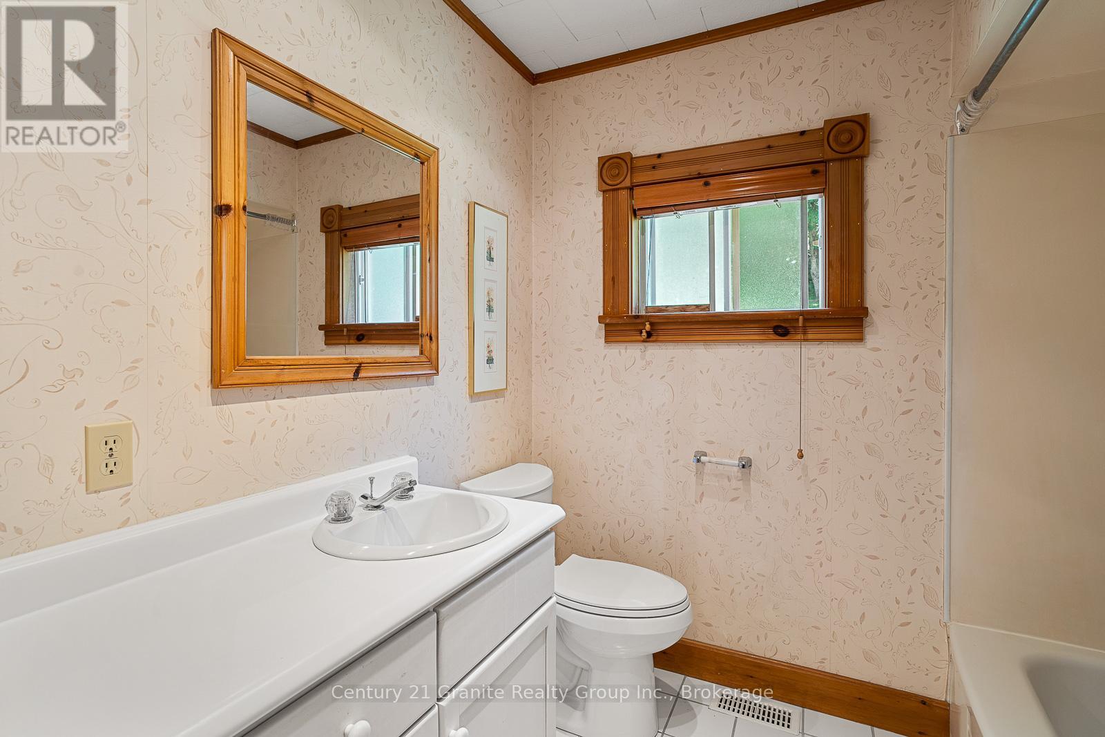 134 Highland Street, Dysart Et Al, Ontario  K0M 1S0 - Photo 8 - X12124649