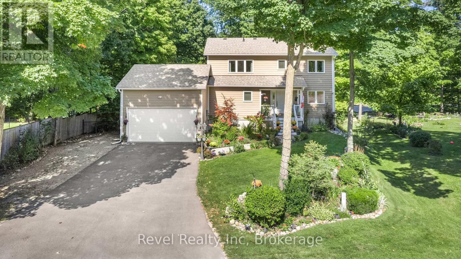 10 Musquake Court, Tiny, Ontario  L9M 1R2 - Photo 1 - S12125170
