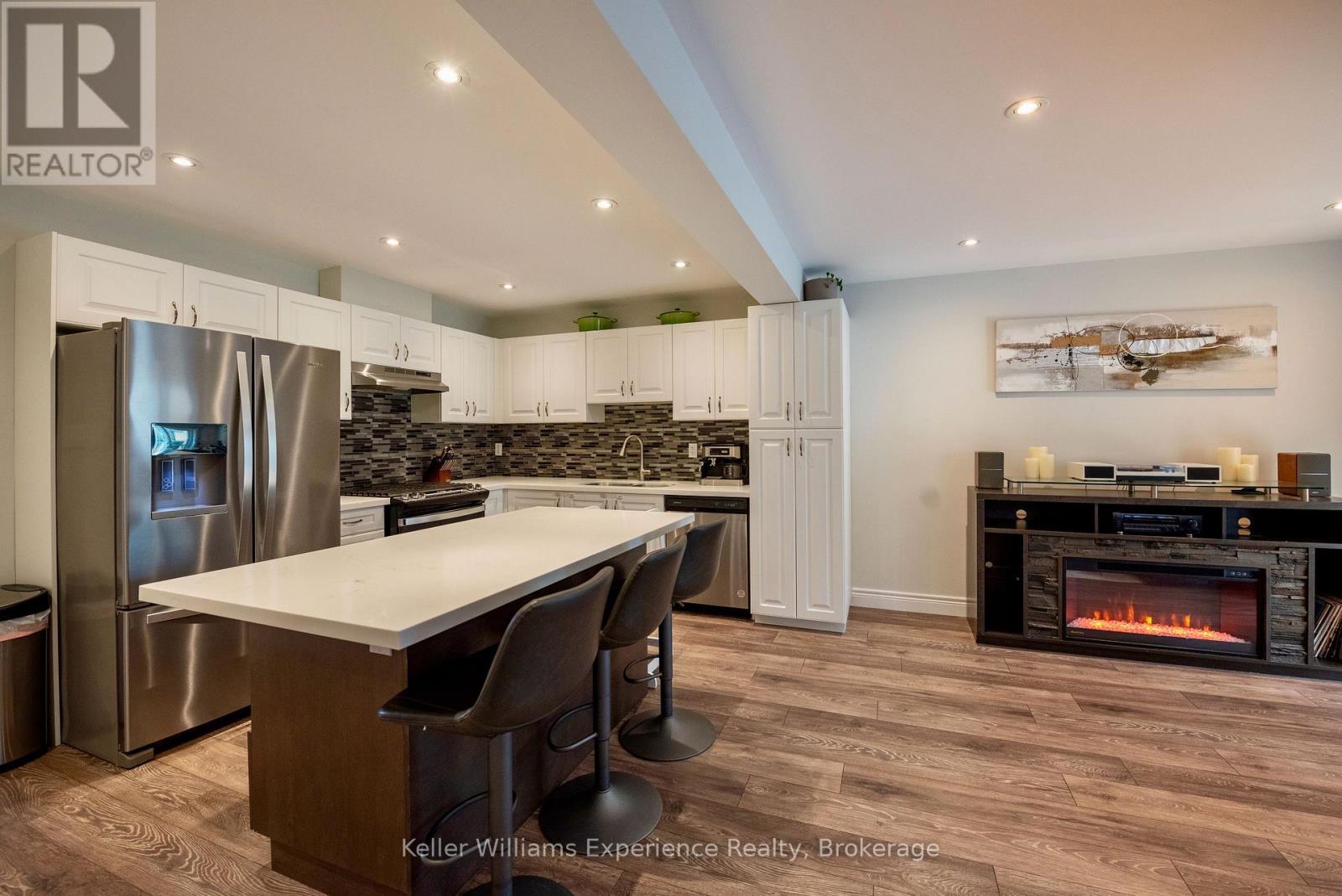 31 Nicole Park Court, Bracebridge, Ontario  P1L 0C8 - Photo 3 - X12125595