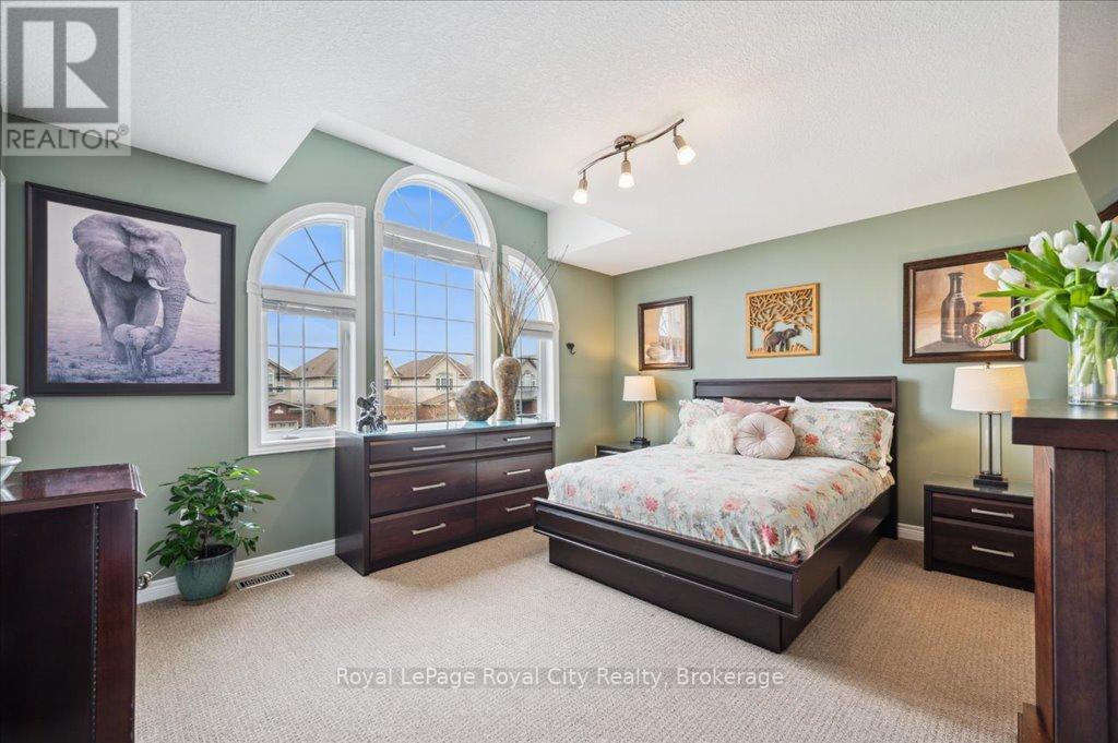 33 Bowen Drive, Guelph, Ontario  N1E 0C9 - Photo 24 - X12125635