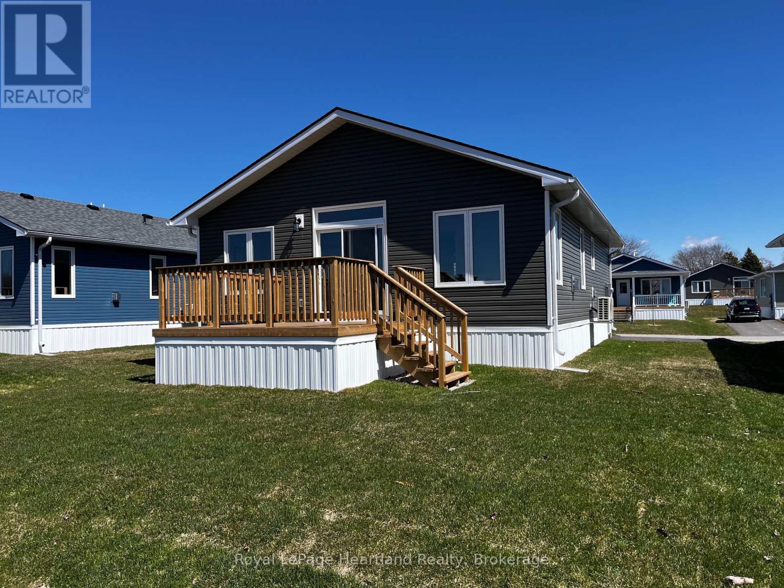 21 Bluffs View Boulevard, Ashfield-Colborne-Wawanosh, Ontario  N7A 0C1 - Photo 17 - X12125735