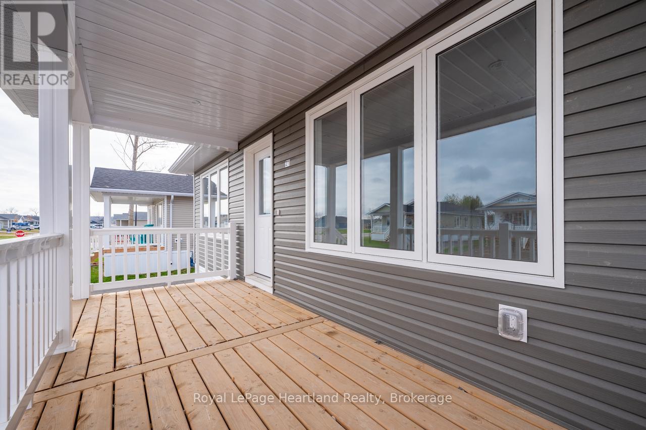 21 Bluffs View Boulevard, Ashfield-Colborne-Wawanosh, Ontario  N7A 0C1 - Photo 2 - X12125735