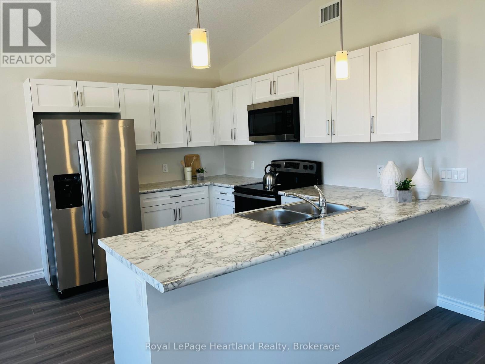 21 Bluffs View Boulevard, Ashfield-Colborne-Wawanosh, Ontario  N7A 0C1 - Photo 4 - X12125735