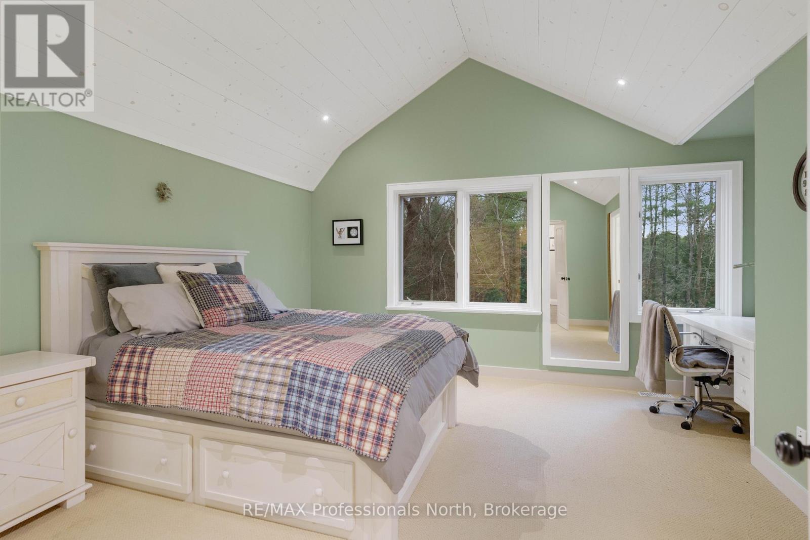 1656 Muskoka Beach Road, Bracebridge, Ontario  P1P 1R1 - Photo 32 - X12126023