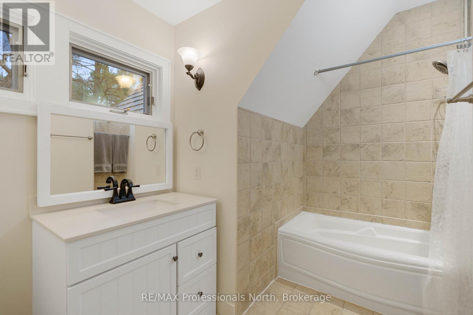 1656 Muskoka Beach Road, Bracebridge, Ontario  P1P 1R1 - Photo 37 - X12126023
