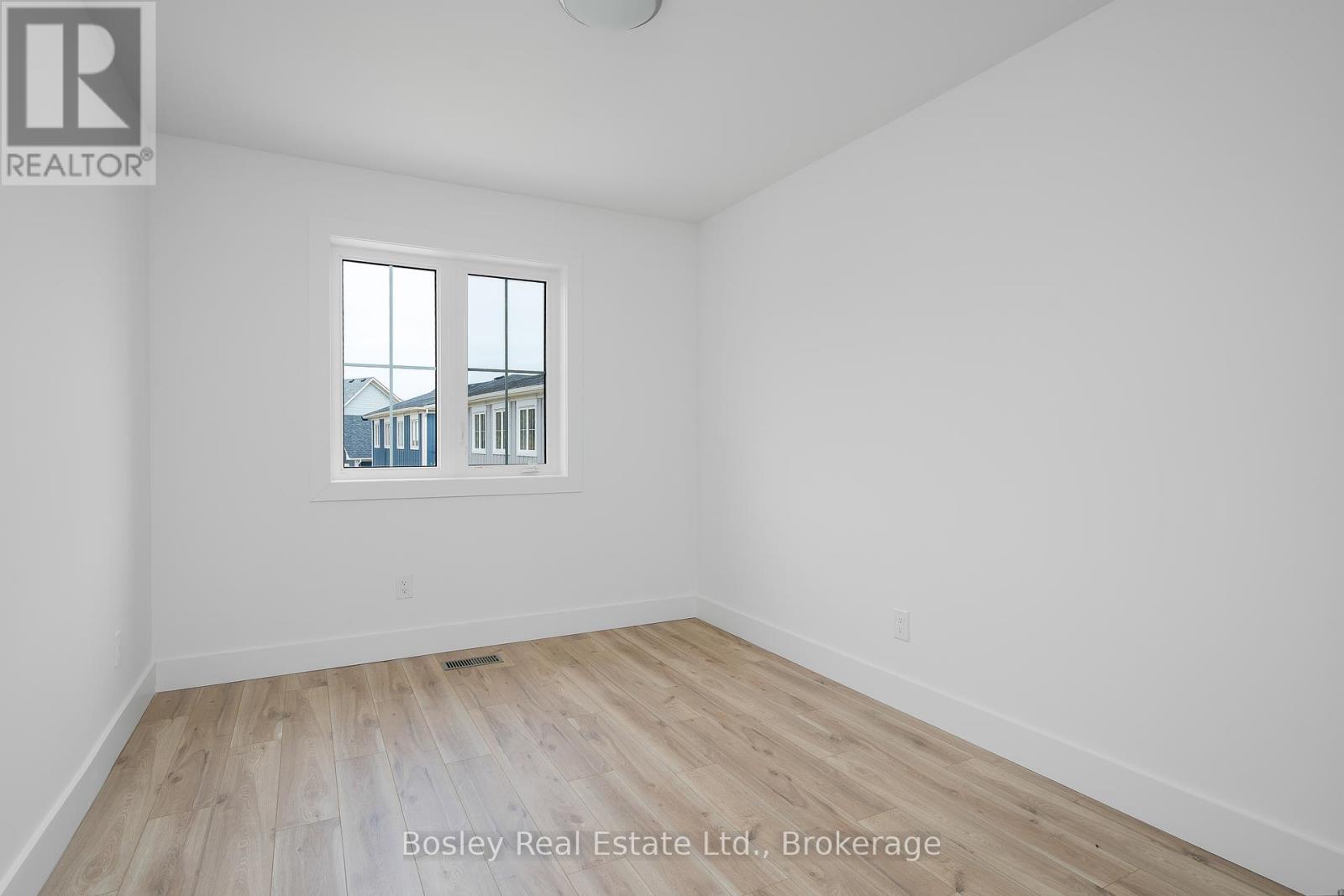 132 White Oak Crescent, Blue Mountains, Ontario  L9Y 0Z3 - Photo 26 - X12126055