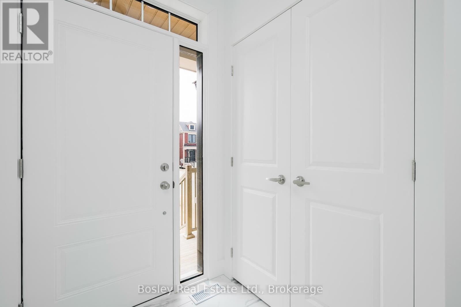 132 White Oak Crescent, Blue Mountains, Ontario  L9Y 0Z3 - Photo 5 - X12126055