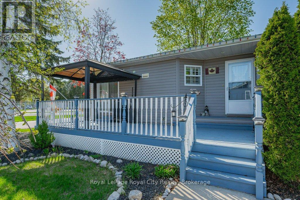 40 Bullfrog Drive, Puslinch, Ontario  N0B 2J0 - Photo 2 - X12126067
