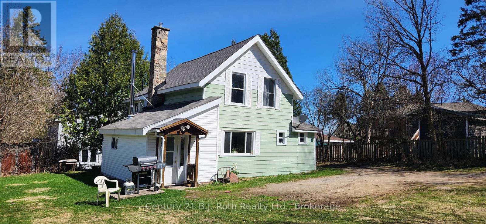 4 Stocking Lane, Huntsville, Ontario  P1H 1V4 - Photo 2 - X12126113