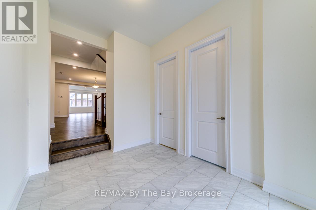 169 Rosanne Circle, Wasaga Beach, Ontario  L9Z 0N1 - Photo 2 - S12126180
