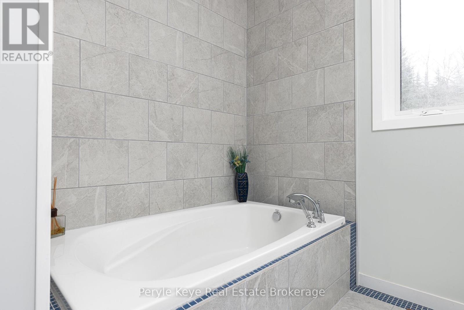 1305 Bellwood Acres Road, Lake Of Bays, Ontario  P0B 1A0 - Photo 27 - X12126371