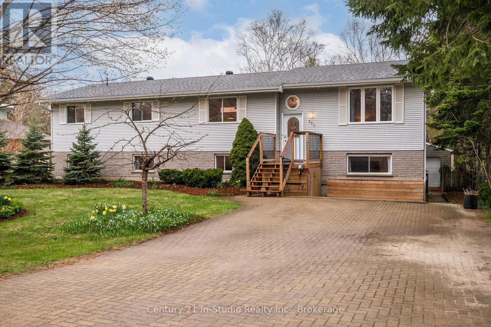 550 Mcnabb Street, Saugeen Shores, Ontario  N0H 2L0 - Photo 1 - X12126409