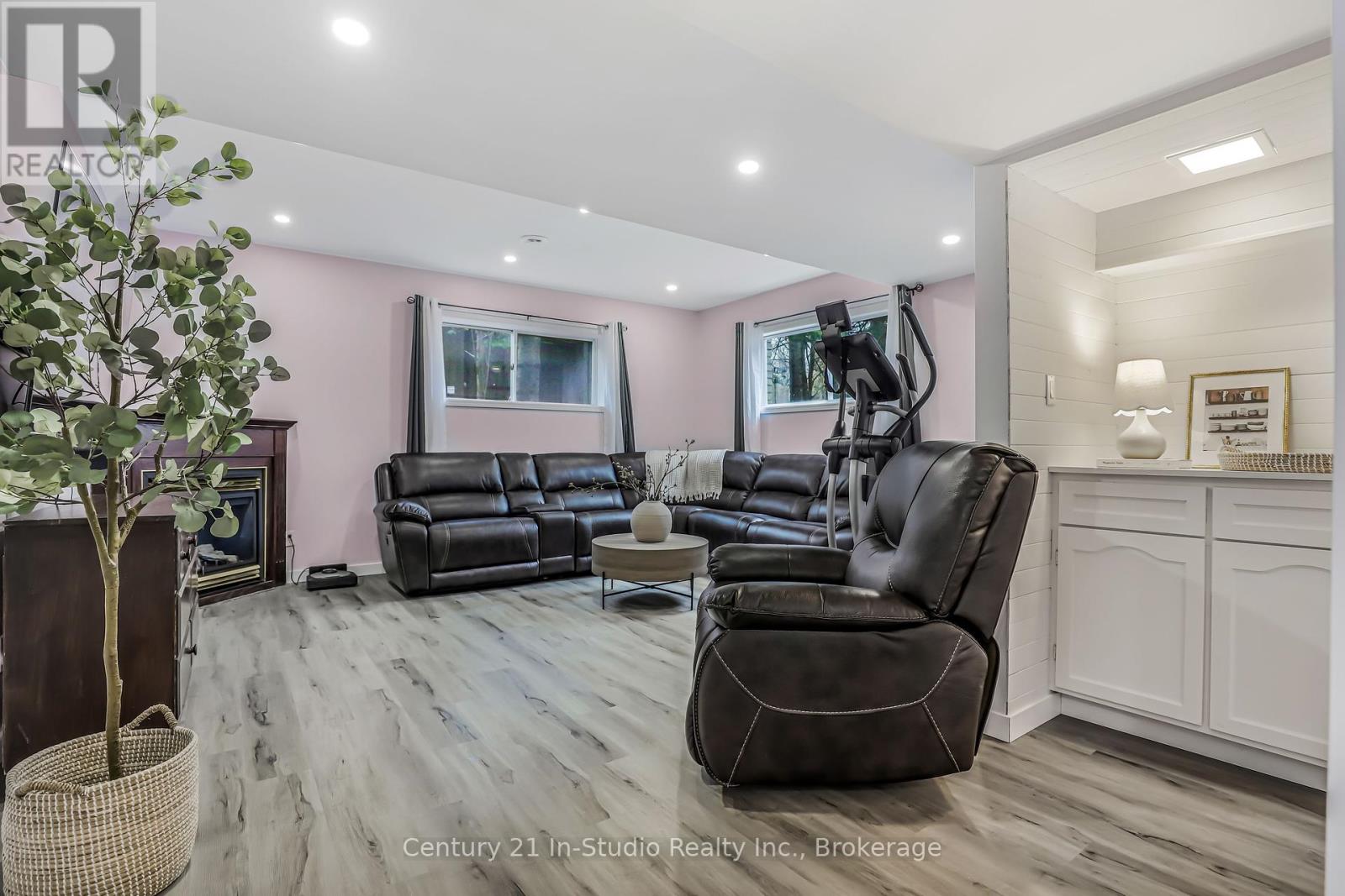 550 Mcnabb Street, Saugeen Shores, Ontario  N0H 2L0 - Photo 34 - X12126409