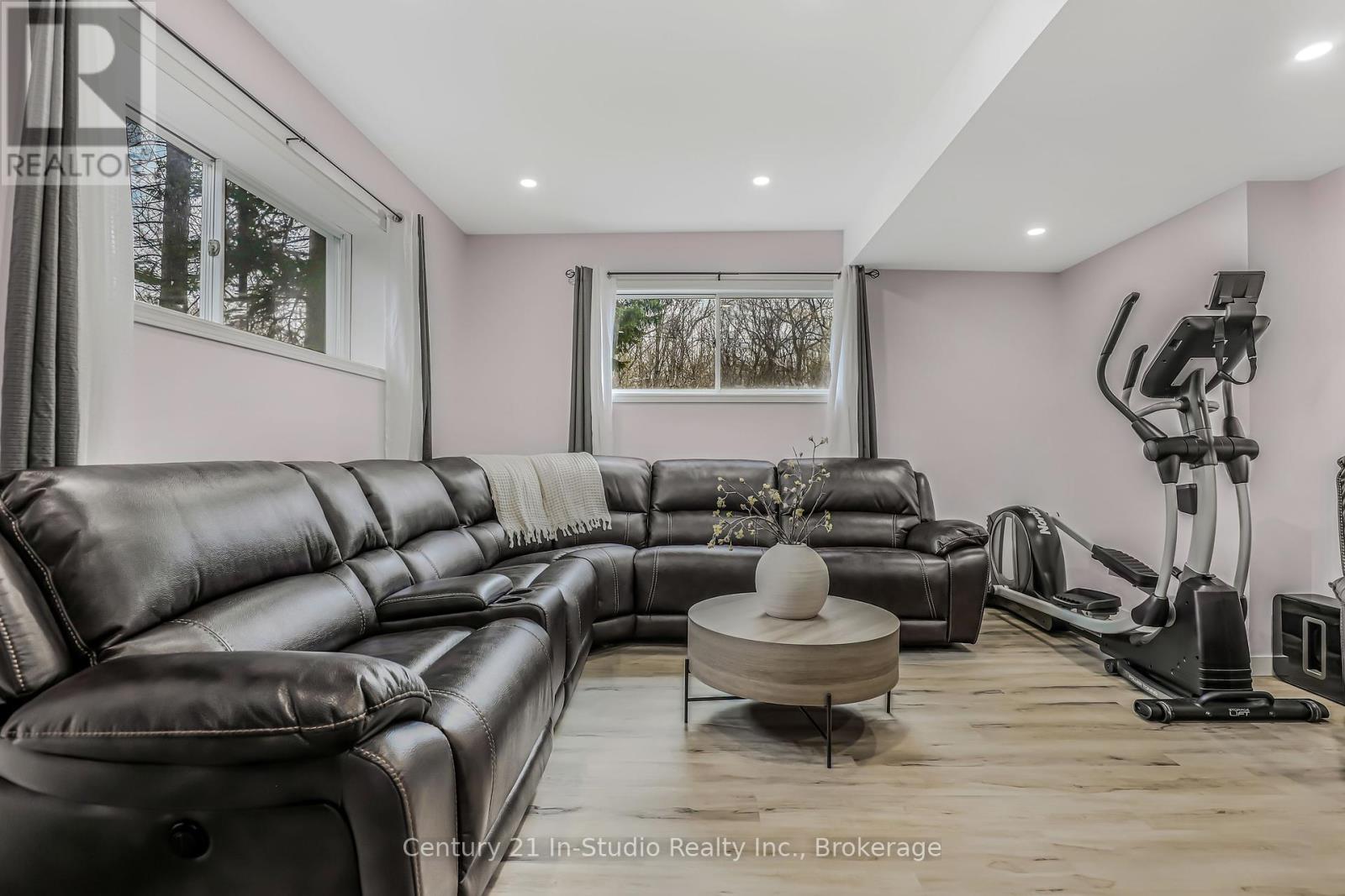 550 Mcnabb Street, Saugeen Shores, Ontario  N0H 2L0 - Photo 35 - X12126409