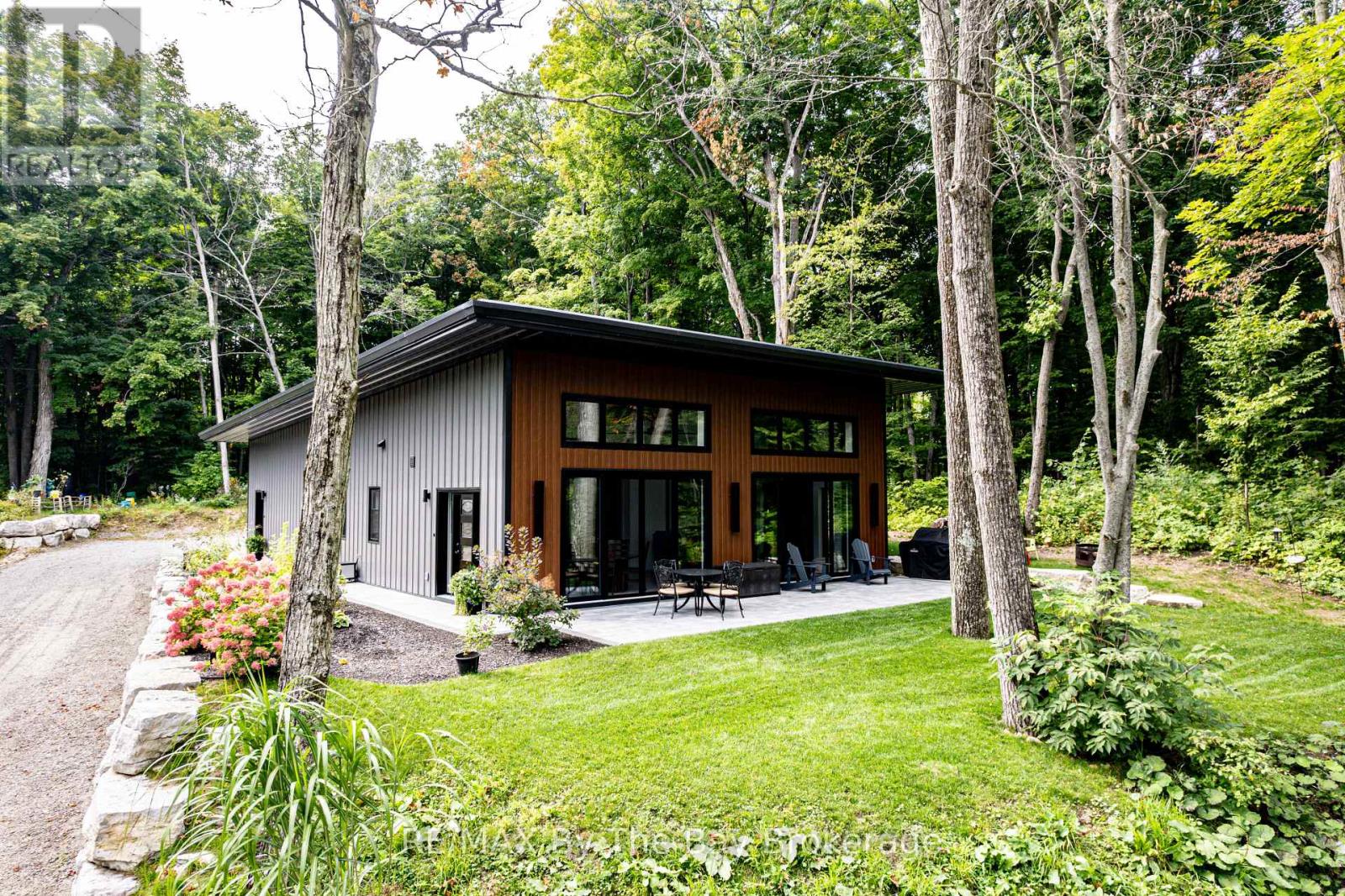 1584 CHAMPLAIN ROAD, Tiny, Ontario
