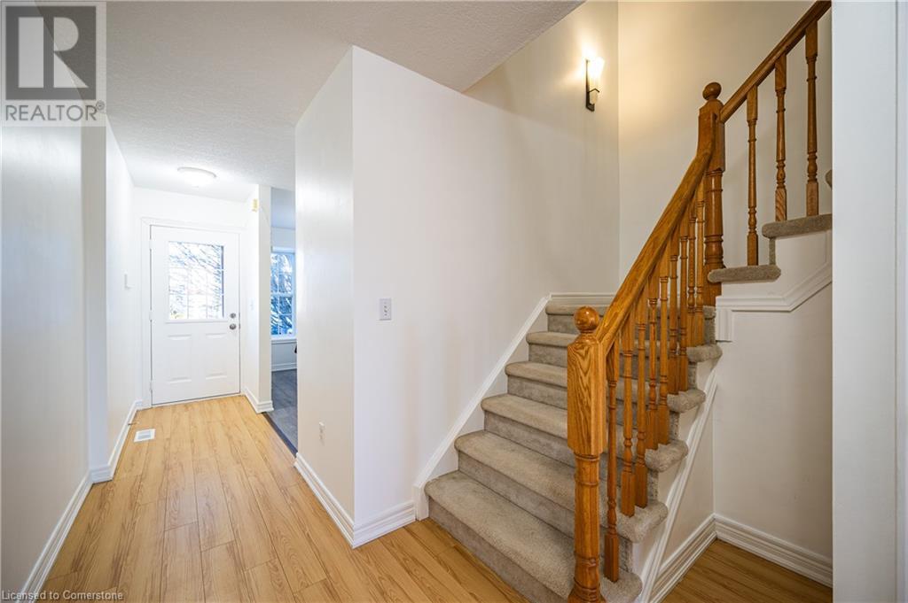 608 Brandenburg Boulevard, Waterloo, Ontario  N2T 2V3 - Photo 14 - 40725090