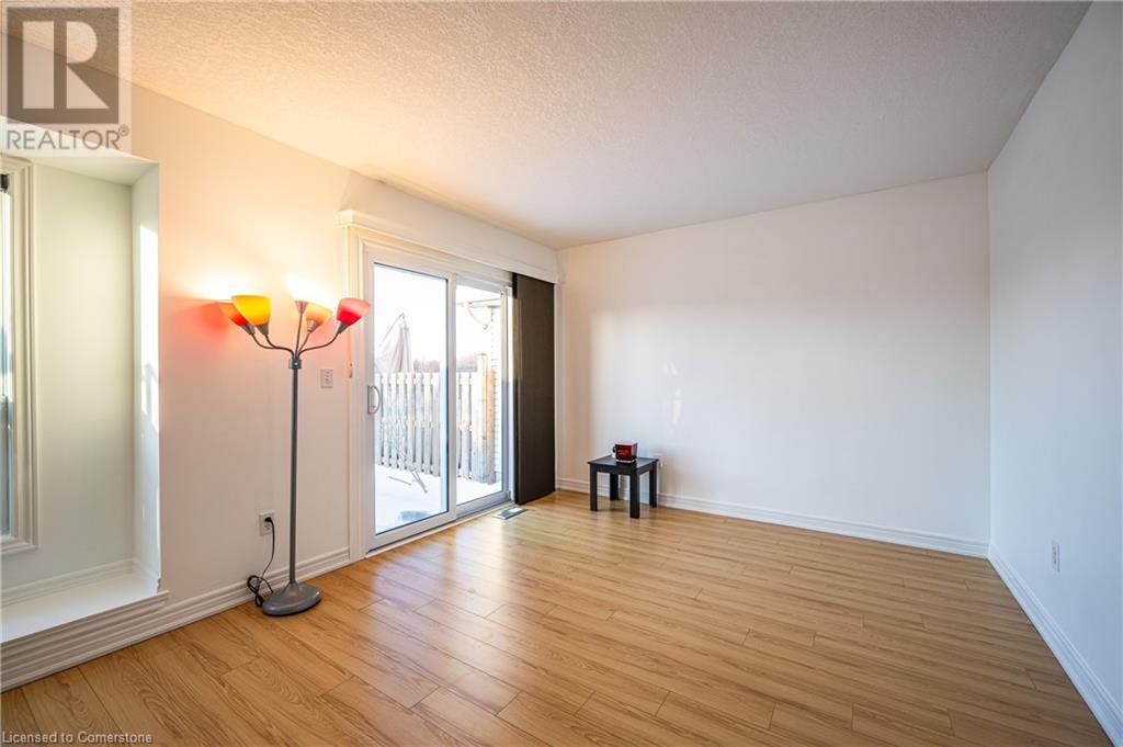 608 Brandenburg Boulevard, Waterloo, Ontario  N2T 2V3 - Photo 20 - 40725090