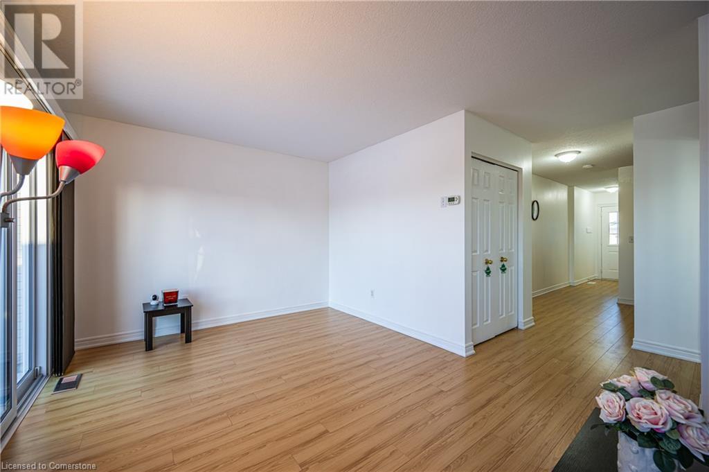 608 Brandenburg Boulevard, Waterloo, Ontario  N2T 2V3 - Photo 21 - 40725090