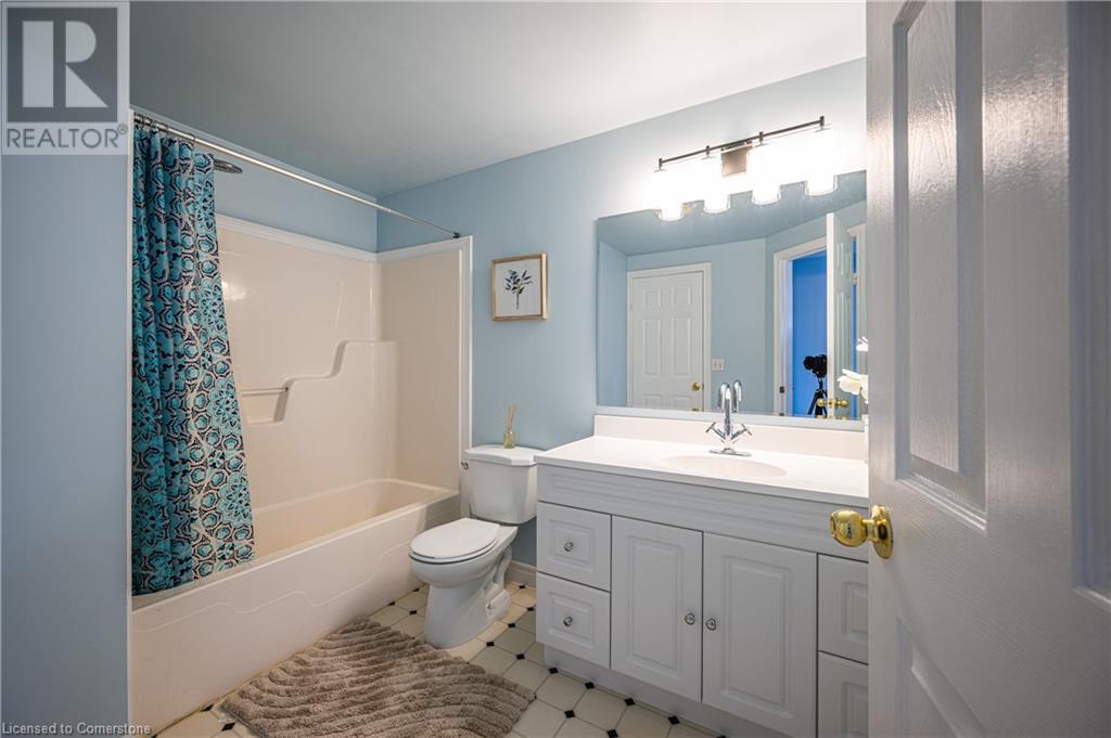 608 Brandenburg Boulevard, Waterloo, Ontario  N2T 2V3 - Photo 28 - 40725090