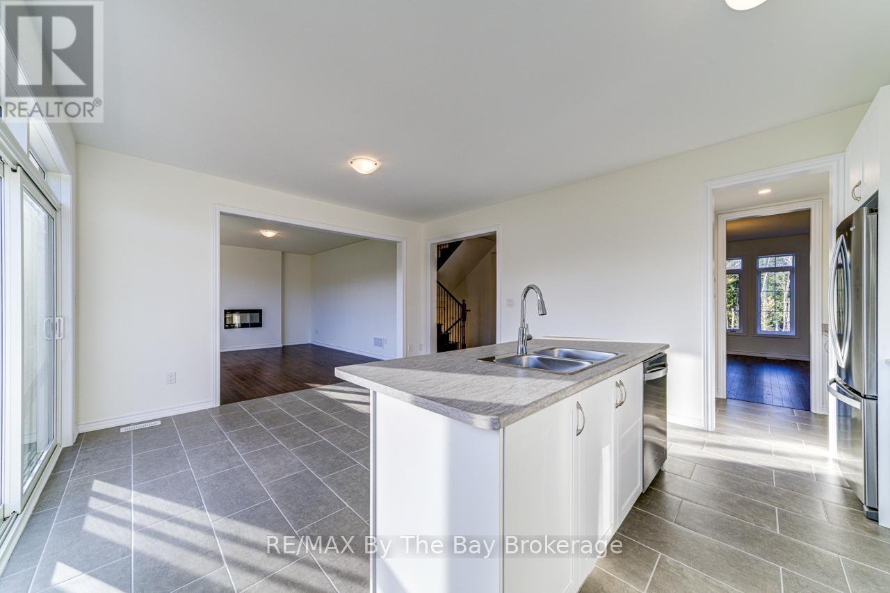 162 Mapleside Drive, Wasaga Beach, Ontario  L9Z 0L4 - Photo 14 - S12126941