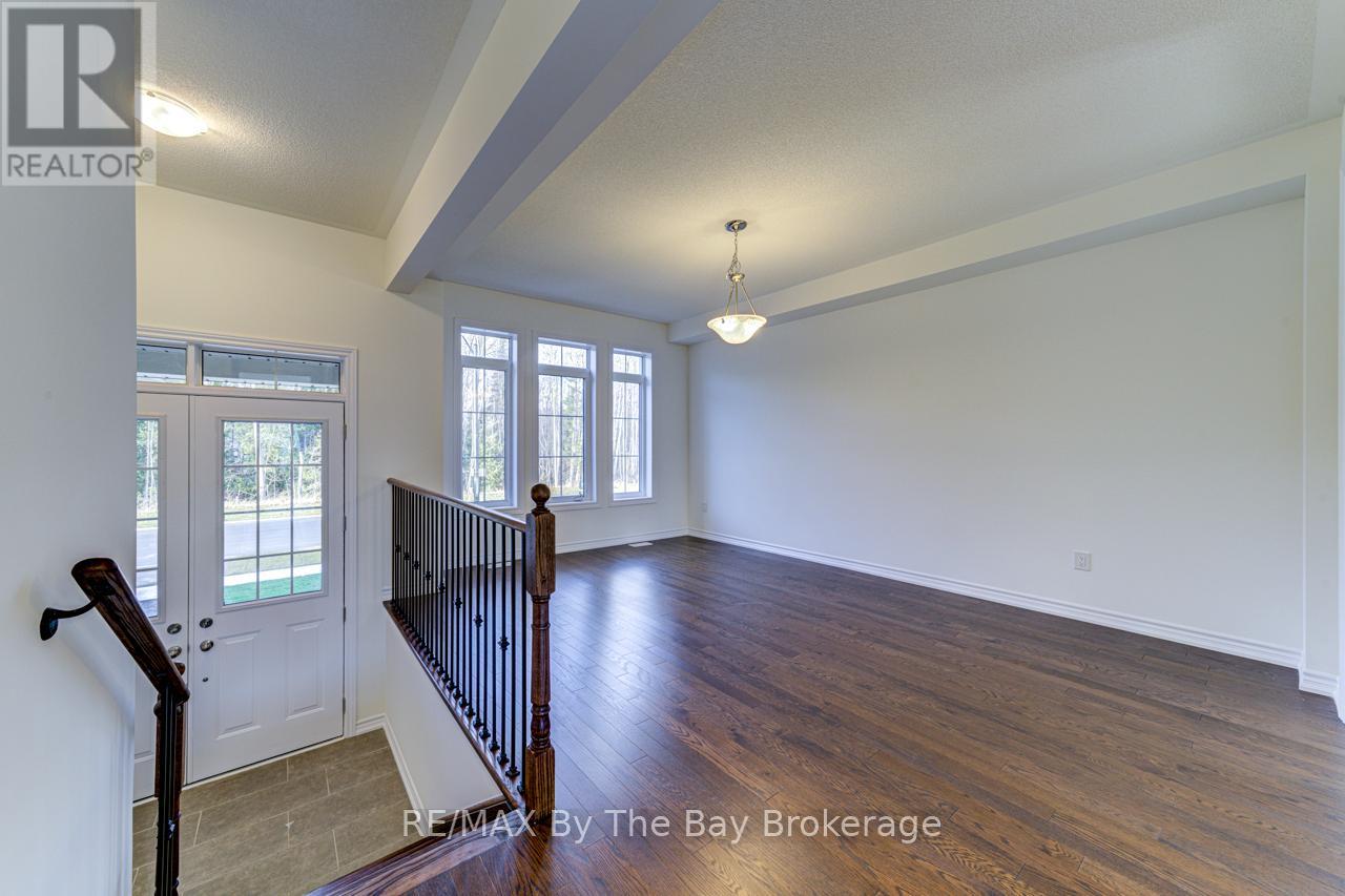 162 Mapleside Drive, Wasaga Beach, Ontario  L9Z 0L4 - Photo 4 - S12126941