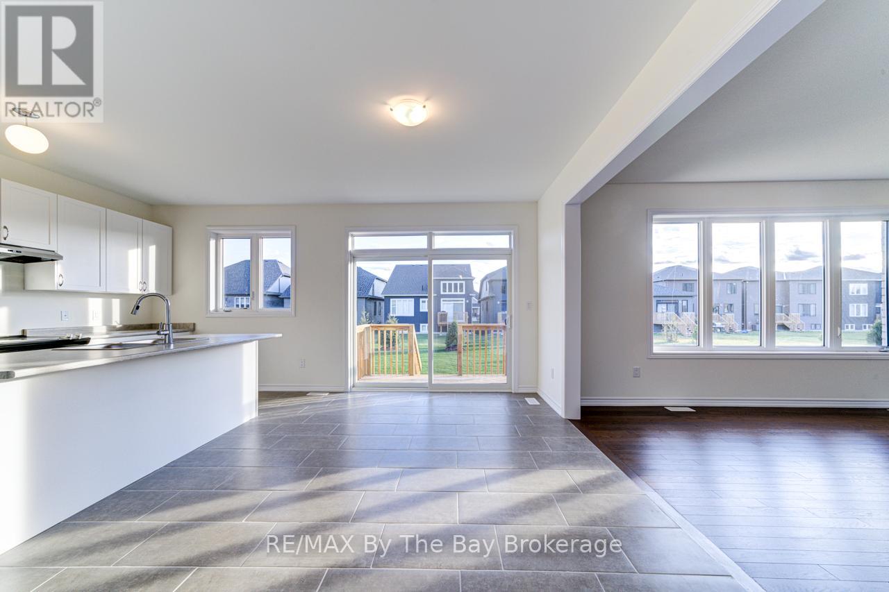 162 Mapleside Drive, Wasaga Beach, Ontario  L9Z 0L4 - Photo 8 - S12126941