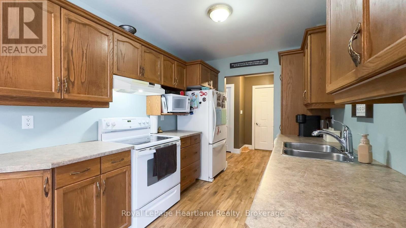 223 Bennett Street E, Goderich, Ontario  N7A 1A8 - Photo 11 - X12127168