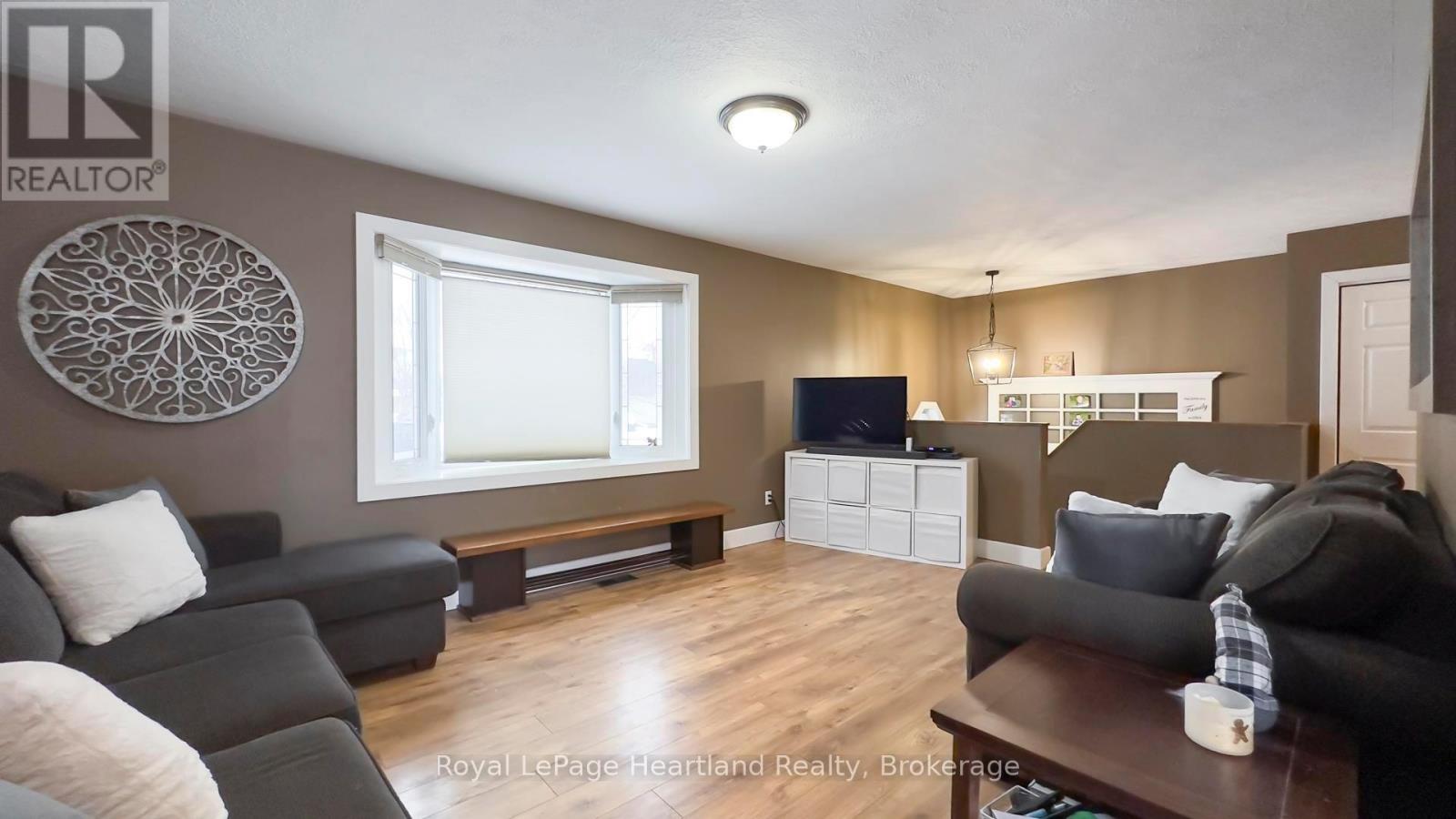 223 Bennett Street E, Goderich, Ontario  N7A 1A8 - Photo 3 - X12127168