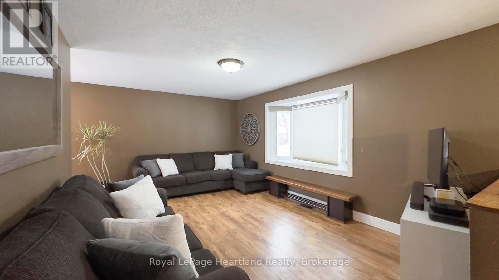 223 Bennett Street E, Goderich, Ontario  N7A 1A8 - Photo 5 - X12127168