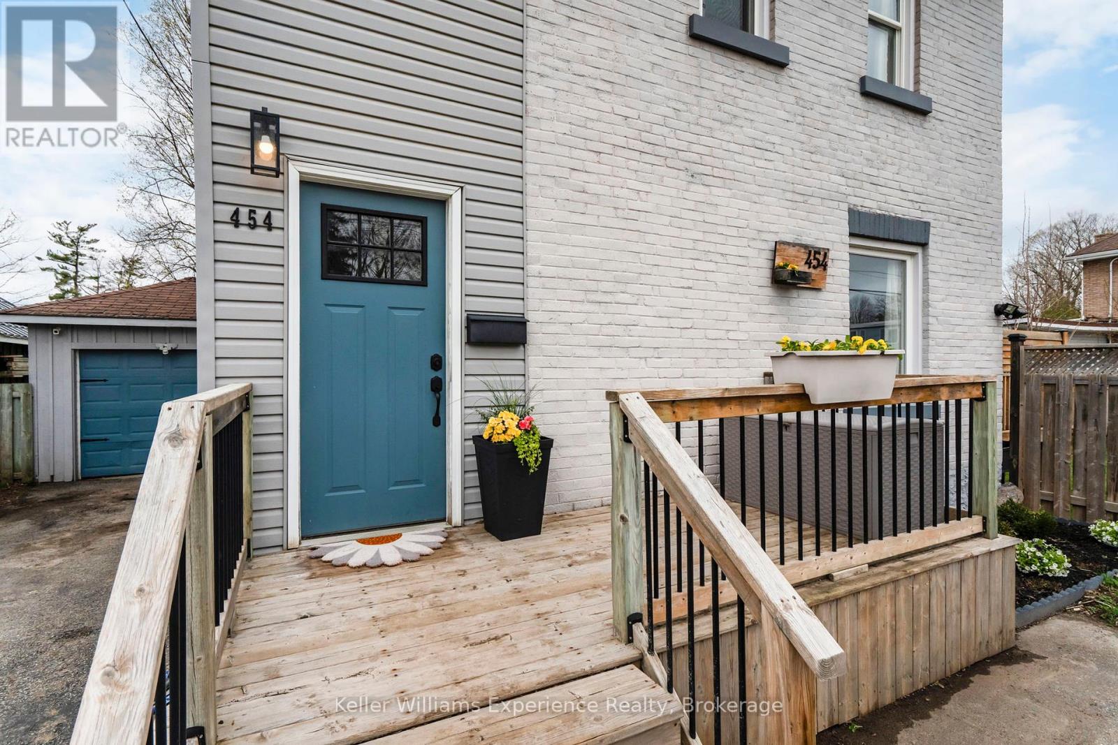 454 Colborne Street, Midland, Ontario  L4R 2K9 - Photo 5 - S12127296