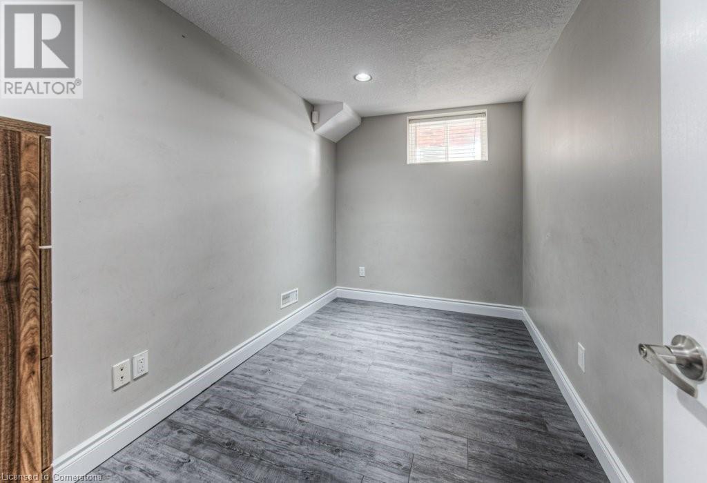 950 Pebblecreek Court, Kitchener, Ontario  N2A 0C5 - Photo 35 - 40725426