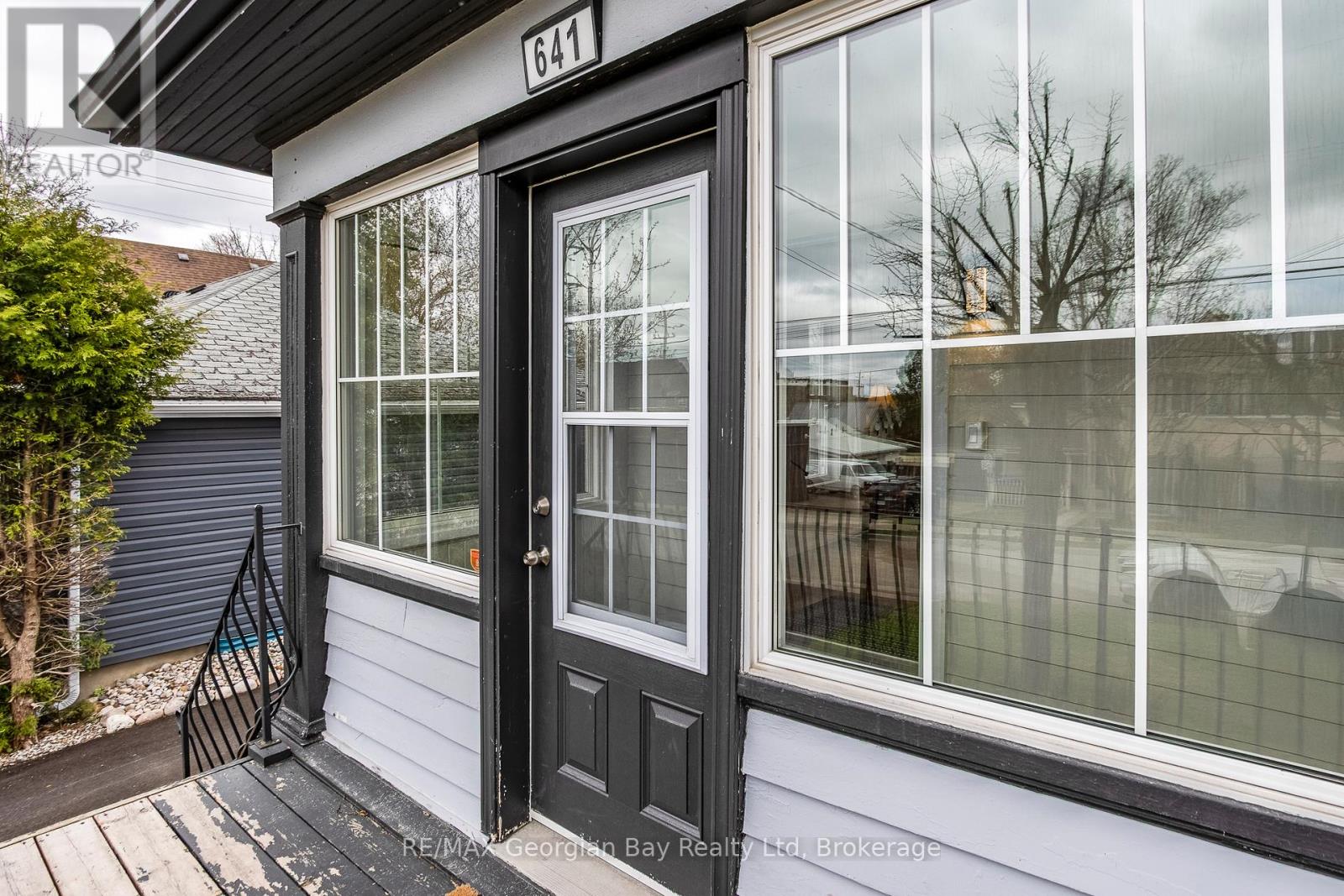 641 Bay Street, Midland, Ontario  L4R 1L8 - Photo 2 - S12127987