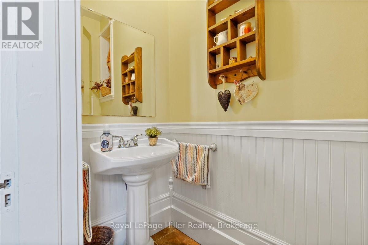165 Station Road, Perth South, Ontario  N0K 1X0 - Photo 10 - X12128115