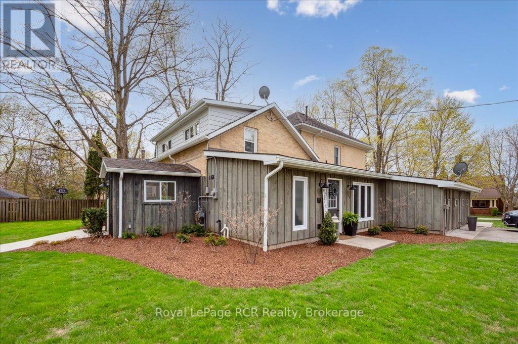 204 Durham Street E, Wellington North, Ontario  N0G 2L2 - Photo 10 - X12128205