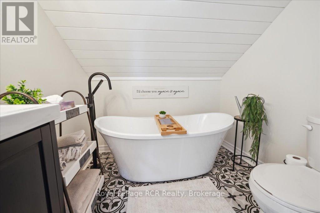 204 Durham Street E, Wellington North, Ontario  N0G 2L2 - Photo 2 - X12128205