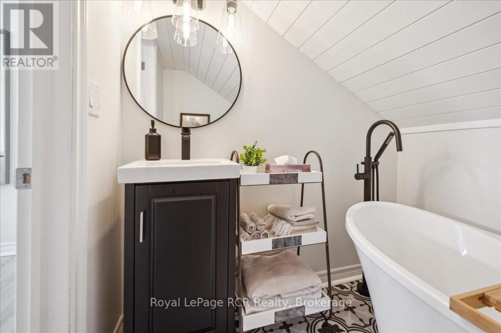 204 Durham Street E, Wellington North, Ontario  N0G 2L2 - Photo 40 - X12128205
